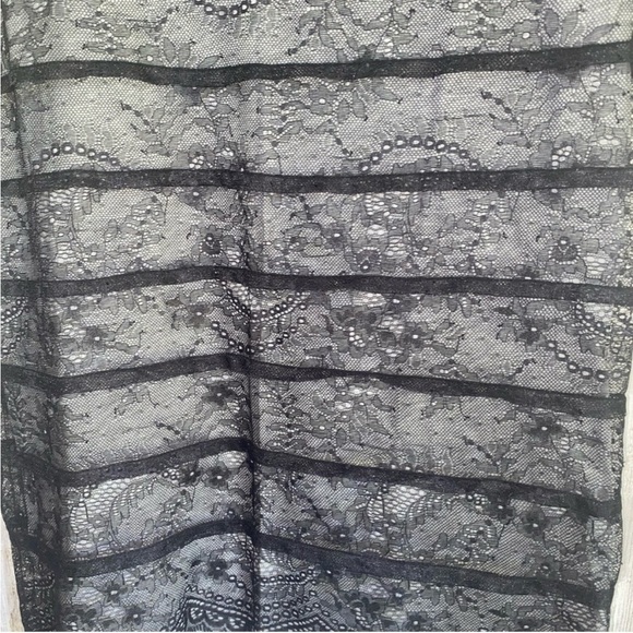 Loft Lace Overlay Tee - Picture 2 of 5